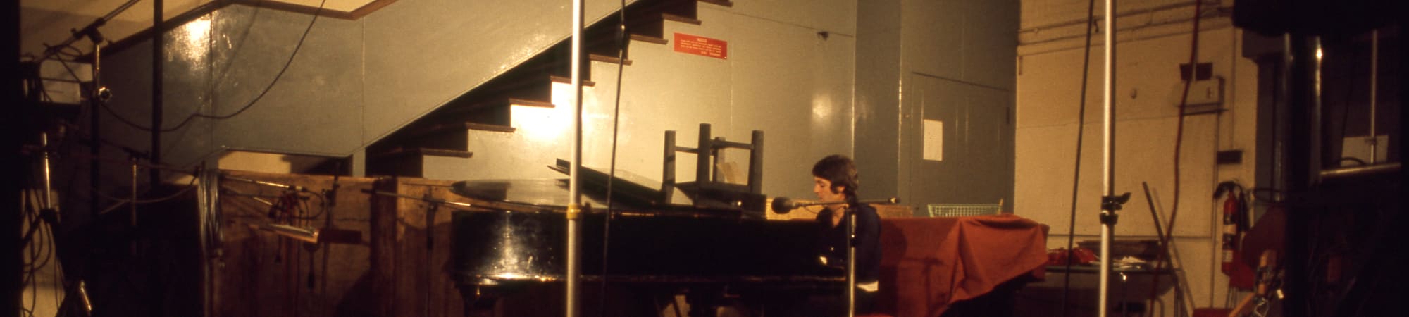 Paul McCartney and Wings - One Hand Clapping
