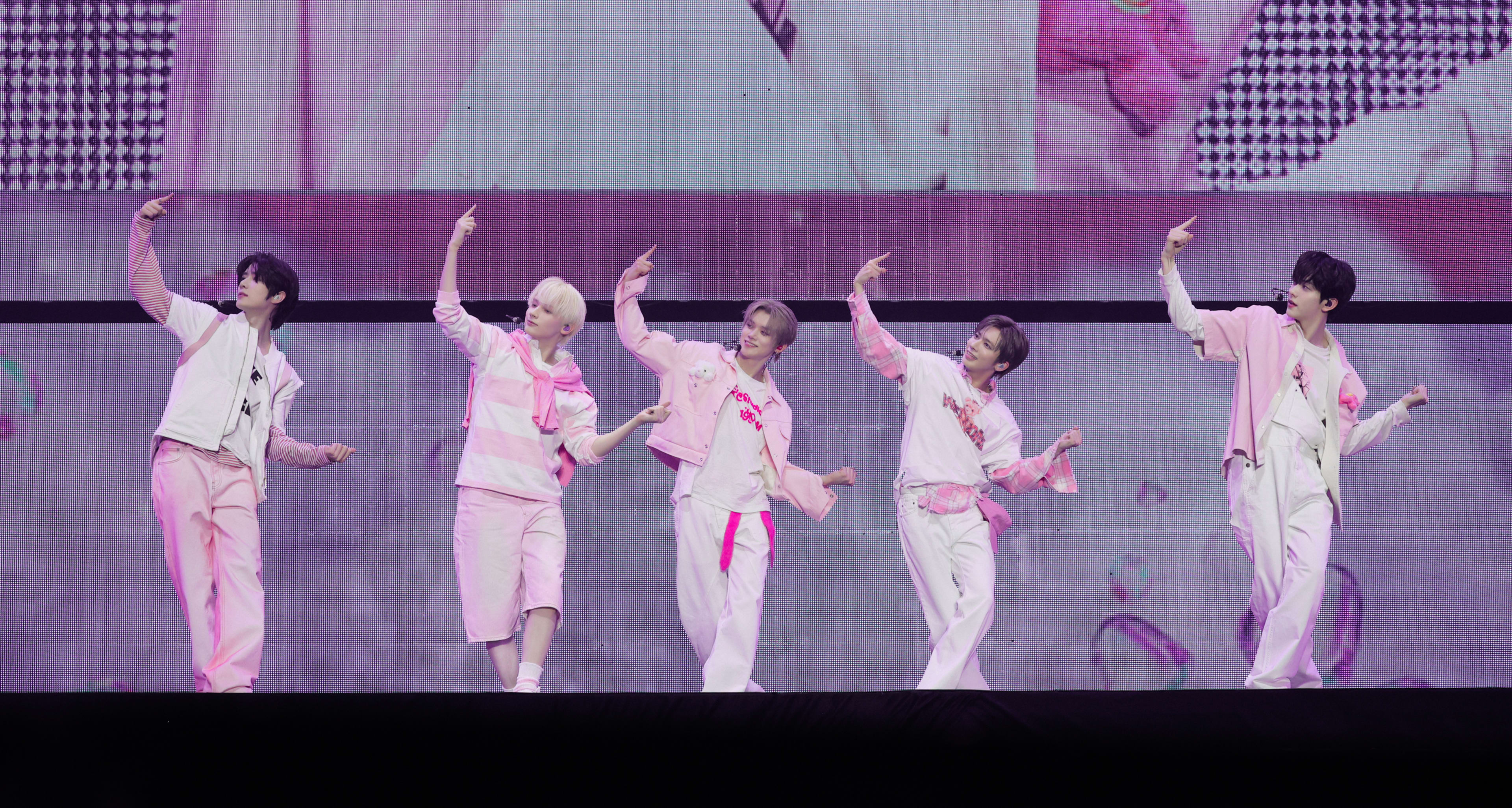2026 TXT MOA CON IN JAPAN: LIVE VIEWING movie showtimes at an AMC