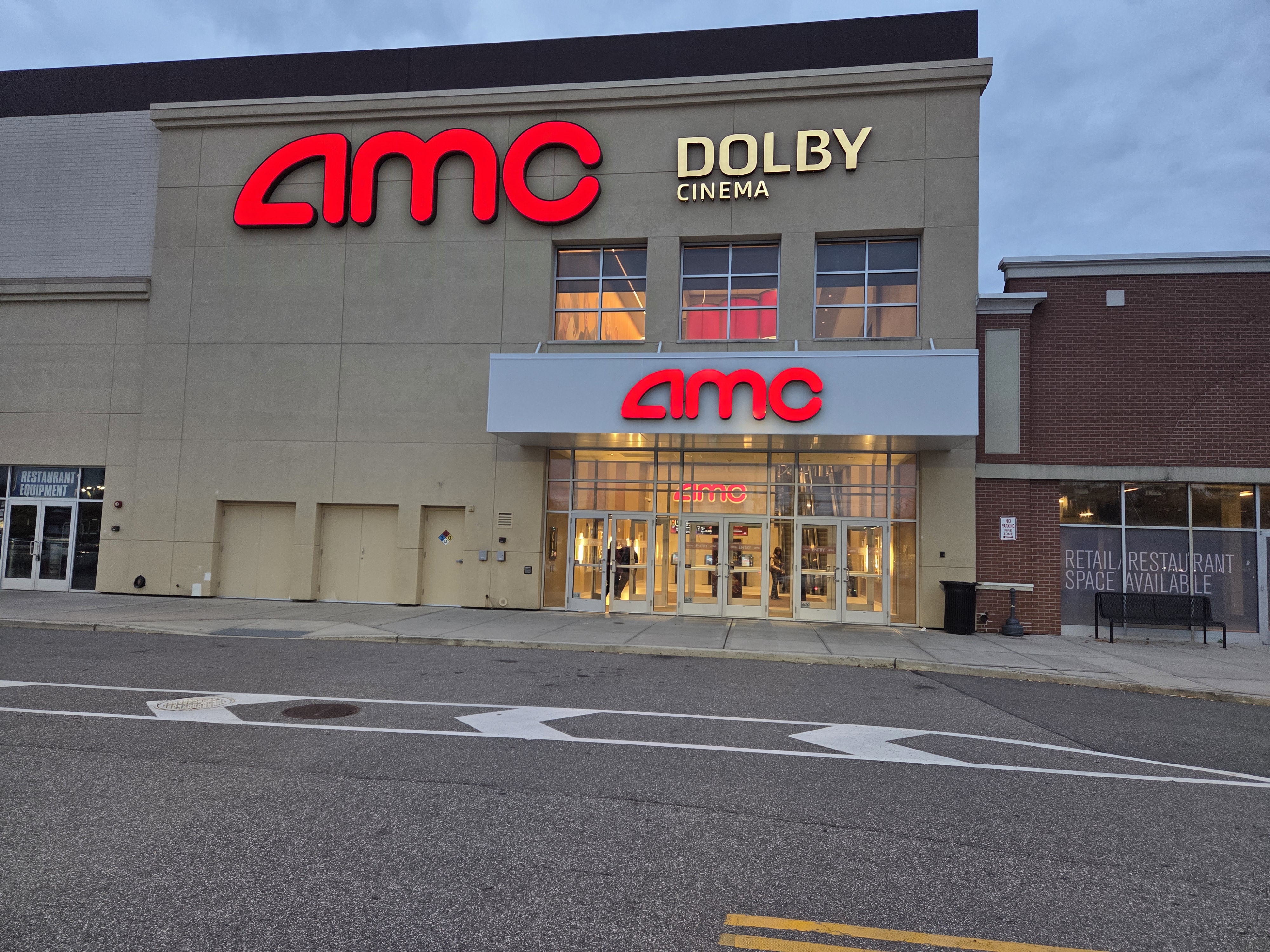 AMC Huntington Square 12